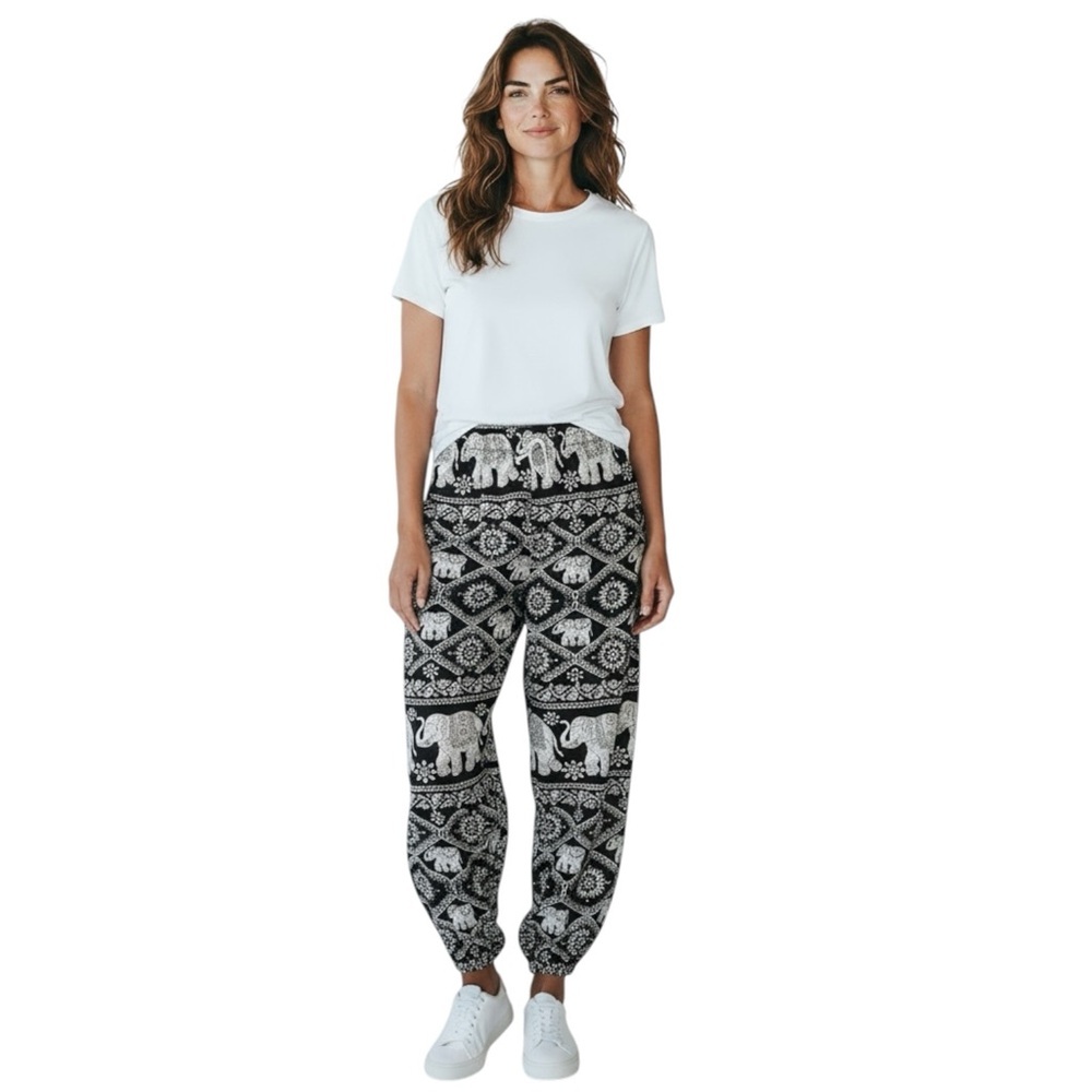 Women’s Black & White Elephant Print Jogger Pants